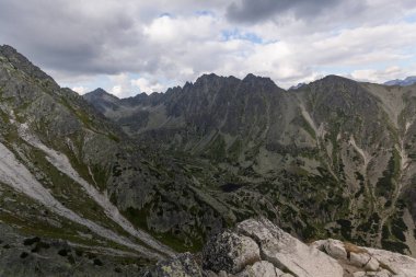 Tatra Milli Parkı Slovakya, Polonya'da yürüyüş. Landscpes ve dağ ile panorama.
