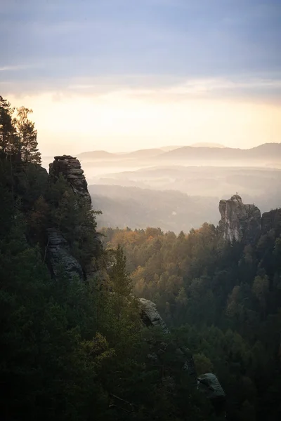 Bra Morgon Ljus Med Dimma Och Moln Tyska Sachsiska Schweiz — Stockfoto