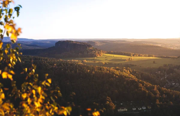 Огромный Солнечный Свет Вершине Мезы Немецком Национальном Парке Saxon Switzerland — стоковое фото