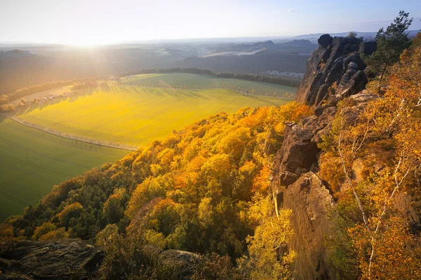 Огромный Солнечный Свет Вершине Мезы Немецком Национальном Парке Saxon Switzerland — стоковое фото
