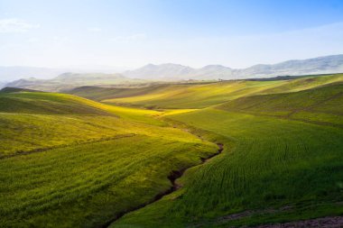 Manzara ve doğa Qazvin ve İran'ın Tascht. İran'ın bir yolculuk sırasında bir durak. Tehran ortasında soyut fütüristik architectur.