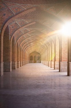 Tebriz Mavi Cami ışık efektleriyle lens. Şii Islam. Cami. Gezi Tebriz ilçe belediyesinde. Yolculuğa Tabriz İran Azerbaycan.