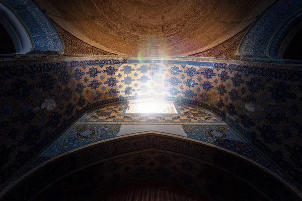 Linseneffekte Mit Licht Einer Moschee Moschee Sehenswürdigkeiten Der Gemeinde Tabriz — Stockfoto