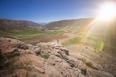 Lens etkileri, güneş ışığı, manzara ve doğa Hürremabad County, Batı Iran çevresinde. İran'ın bir yolculuk sırasında bir durak. Yürüyüş turları dağlar ve şelaleler. Bisheh, Luristan Eyaleti.