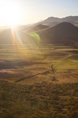 Lens etkileri, güneş ışığı, manzara ve doğa Hürremabad County, Batı Iran çevresinde. İran'ın bir yolculuk sırasında bir durak. Yürüyüş turları dağlar ve şelaleler. Bisheh, Luristan Eyaleti.