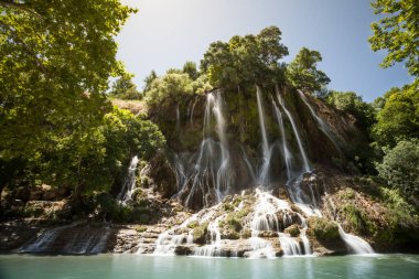 Şelale, Rock, manzara ve doğa Hürremabad County, Batı Iran çevresinde. İran'ın bir yolculuk sırasında bir durak. Yürüyüş turları dağlar ve şelaleler. Bisheh, Luristan Eyaleti.