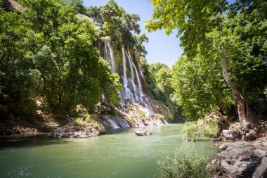 Şelale, Rock, manzara ve doğa Hürremabad County, Batı Iran çevresinde. İran'ın bir yolculuk sırasında bir durak. Yürüyüş turları dağlar ve şelaleler. Bisheh, Luristan Eyaleti.