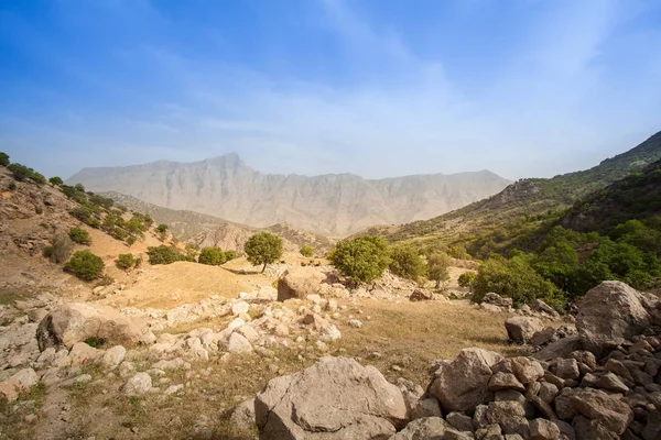 伊朗西部霍拉马巴德县周围的景观和自然 在伊朗的一次路途中一站 在山和瀑布徒步旅行 比谢市 洛雷斯坦省 — 图库照片