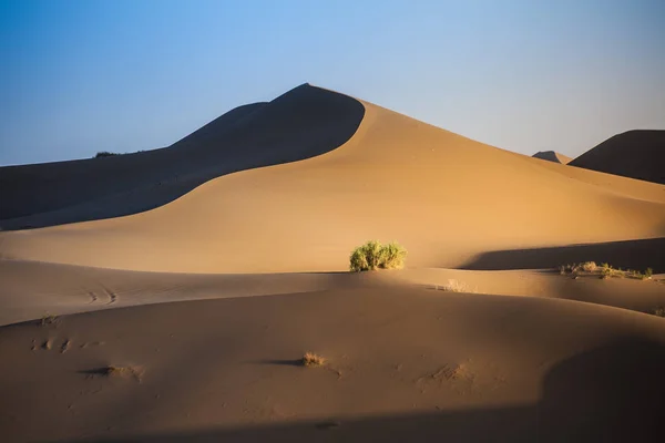 Acalme-se no deserto de sal e areia do Irã. Grande landscap — Fotografia de Stock