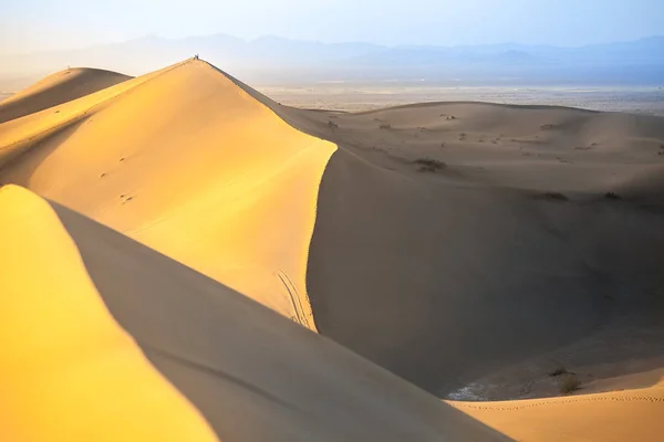 Kalm outback in het zout en zand van de woestijn van Iran. Grote dan — Stockfoto