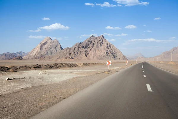 Kalm outback in het zout en zand van de woestijn van Iran. Grote dan — Stockfoto