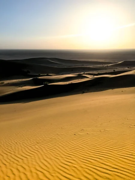 Ruhiges Outback in der Salz- und Sandwüste von Iran. Große Landschaft — Stockfoto