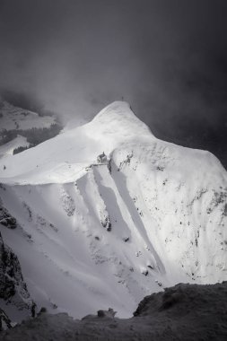 Kilisenin sınırında