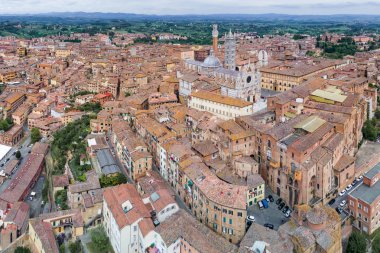 Siena Katedrali, Duomo di Siena ve Old Town Siena, Toskana, İtalya'nın Ortaçağ şehrinin hava panoramik manzaralı