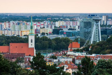 Bratislava, Slovakya - Eylül, 2015: Bratislava Cityscape, Slavin tepesinden görünüm