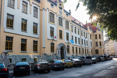 Bratislava, Slovakya - Eylül, 2015: Güneşli baharda eski şehrin sokakları