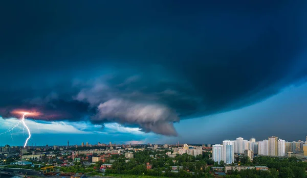 Thunderstorm in Yekaterinburg city downtown at summer evening — Stock Photo, Image