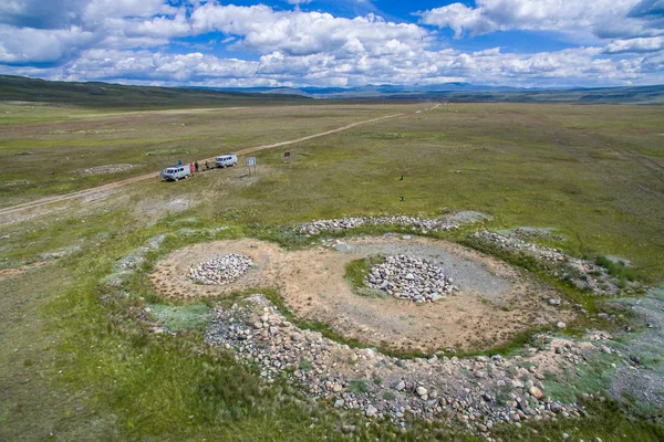 Lotnicze ujęcie starożytnego kopca na Syberii — Zdjęcie stockowe