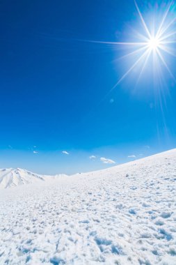 Güzel kar kaplı dağlar manzara Kashmir devlet, Hindistan