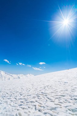 Güzel kar kaplı dağlar manzara Kashmir devlet, Hindistan