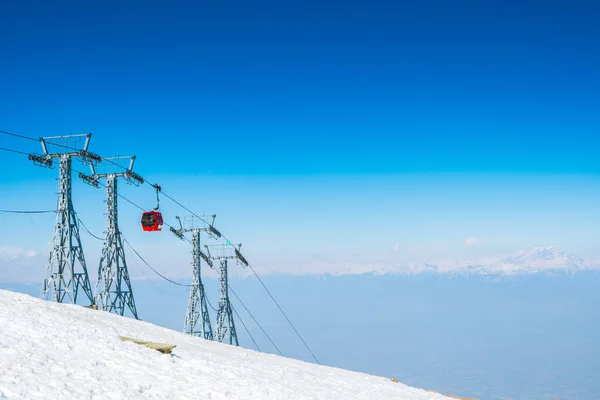 Teleférico na montanha de neve em Gulmark Caxemira, Índia  . — Fotografia de Stock