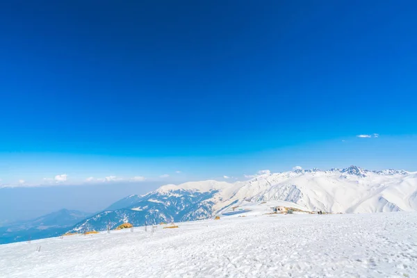 Красиві Сніг накривав краєвид гір Кашмір індійського штату — стокове фото