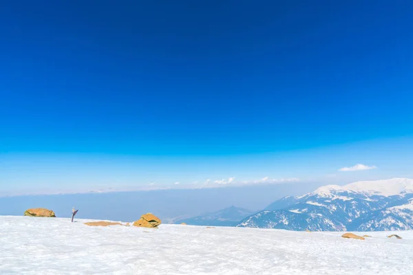 Bellissimo paesaggio innevato montagne stato del Kashmir, India — Foto Stock