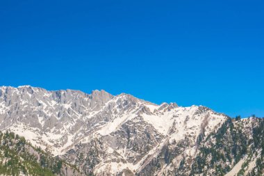 Güzel kar kaplı dağlar manzara Kashmir devlet, Hindistan