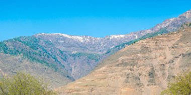 Güzel kar kaplı dağlar manzara Kashmir devlet, Hindistan