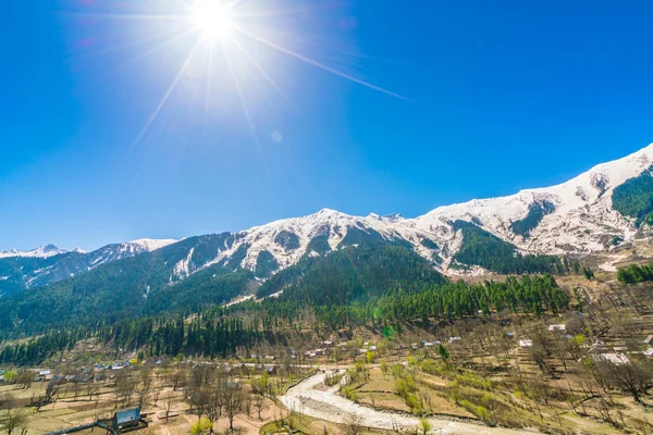 Beautiful  snow covered mountains landscape Kashmir state, India — Stock Photo, Image