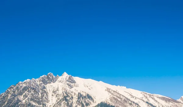 Schöne schneebedeckte Berglandschaft Kaschmirstaat, Indien — Stockfoto