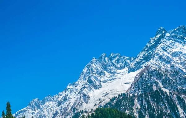 Schöne schneebedeckte Berglandschaft Kaschmirstaat, Indien — Stockfoto