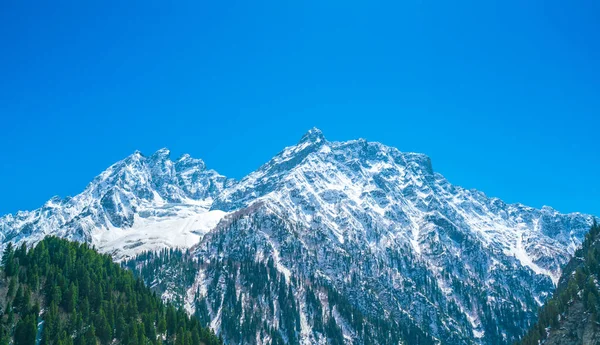 Gyönyörű hóval borított hegyek táj Kasmír állam, India — Stock Fotó