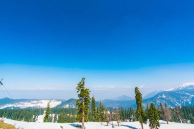Güzel kar kaplı dağlar manzara Kashmir devlet, Hindistan