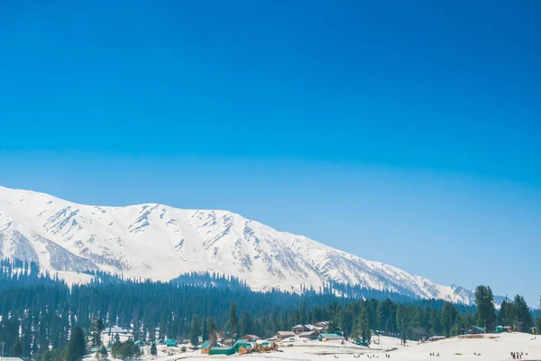 Pokryte śniegiem piękny krajobraz gór stanie Kaszmir, Indie — Zdjęcie stockowe