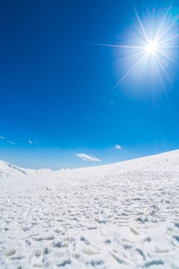 Güzel kar kaplı dağlar manzara Kashmir devlet, Hindistan