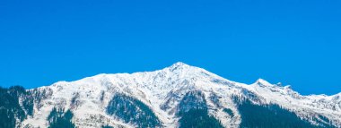 Güzel kar kaplı dağlar manzara Kashmir devlet, Hindistan