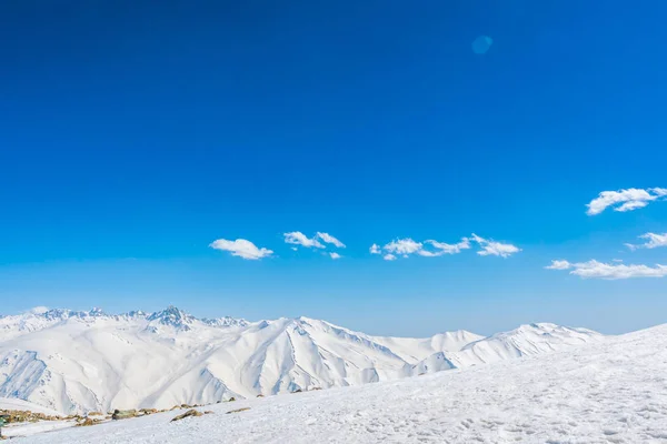 아름 다운 눈 덮힌 산 풍경 카슈미르 주, 인도 — 스톡 사진