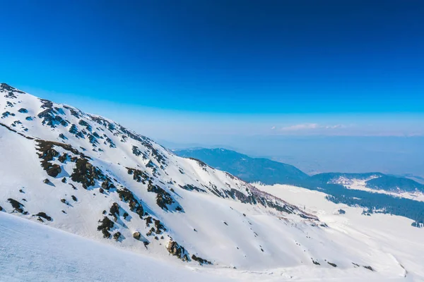 Bellissimo paesaggio innevato montagne stato del Kashmir, India — Foto Stock