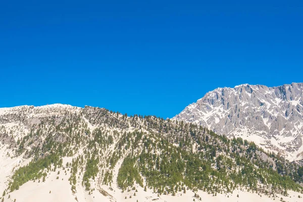 Schöne schneebedeckte Berglandschaft Kaschmirstaat, Indien — Stockfoto