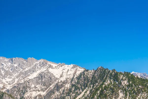 Schöne schneebedeckte Berglandschaft Kaschmirstaat, Indien — Stockfoto