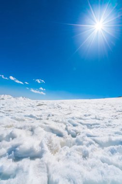 Güzel kar kaplı dağlar manzara Kashmir devlet, Hindistan