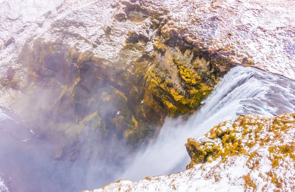 Hermosa cascada famosa en Islandia, temporada de invierno  . — Foto de Stock