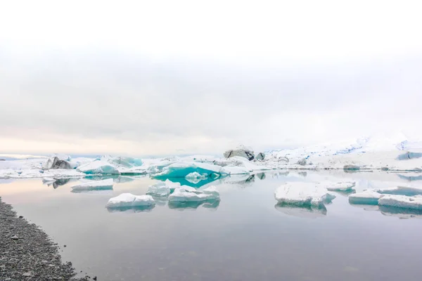 Icebergs dans la lagune des glaciers, Islande  . — Photo