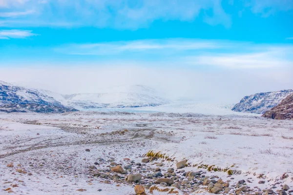 Neve coberto montanha Islândia inverno temporada  . — Fotografia de Stock