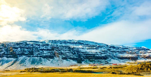 Сніг накривав гора Ісландії зимового сезону . — стокове фото