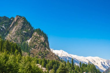 Güzel kar kaplı dağlar manzara Kashmir devlet, Hindistan