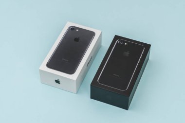 Loei, Thailand - 07 Kasım 2016: yeni Apple iphone 7 n unboxing