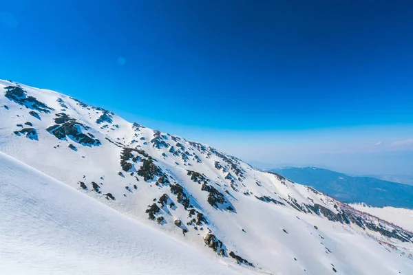 Zăpadă frumoasă acoperită peisaj munți Kashmir stat, India — Fotografie, imagine de stoc