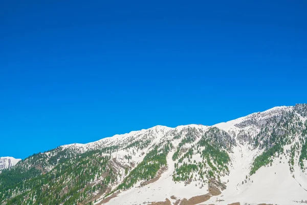 Schöne schneebedeckte Berglandschaft Kaschmirstaat, Indien — Stockfoto